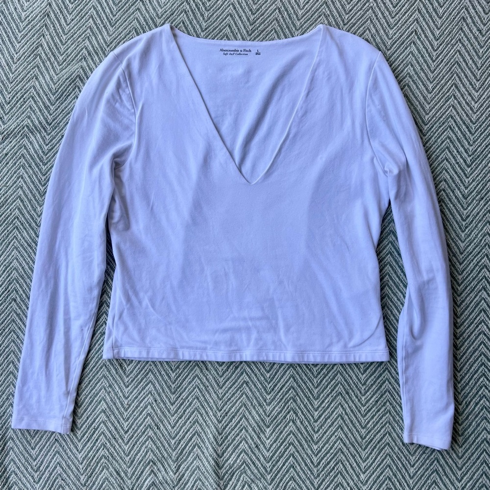 Abercrombie & Fitch basic v neck long sleeve tee | size large | deep V neck
